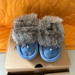 Manitobah Mukluk Blue Faux Fur Beaded Moccasin Infant Size